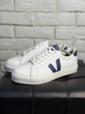 ونس V